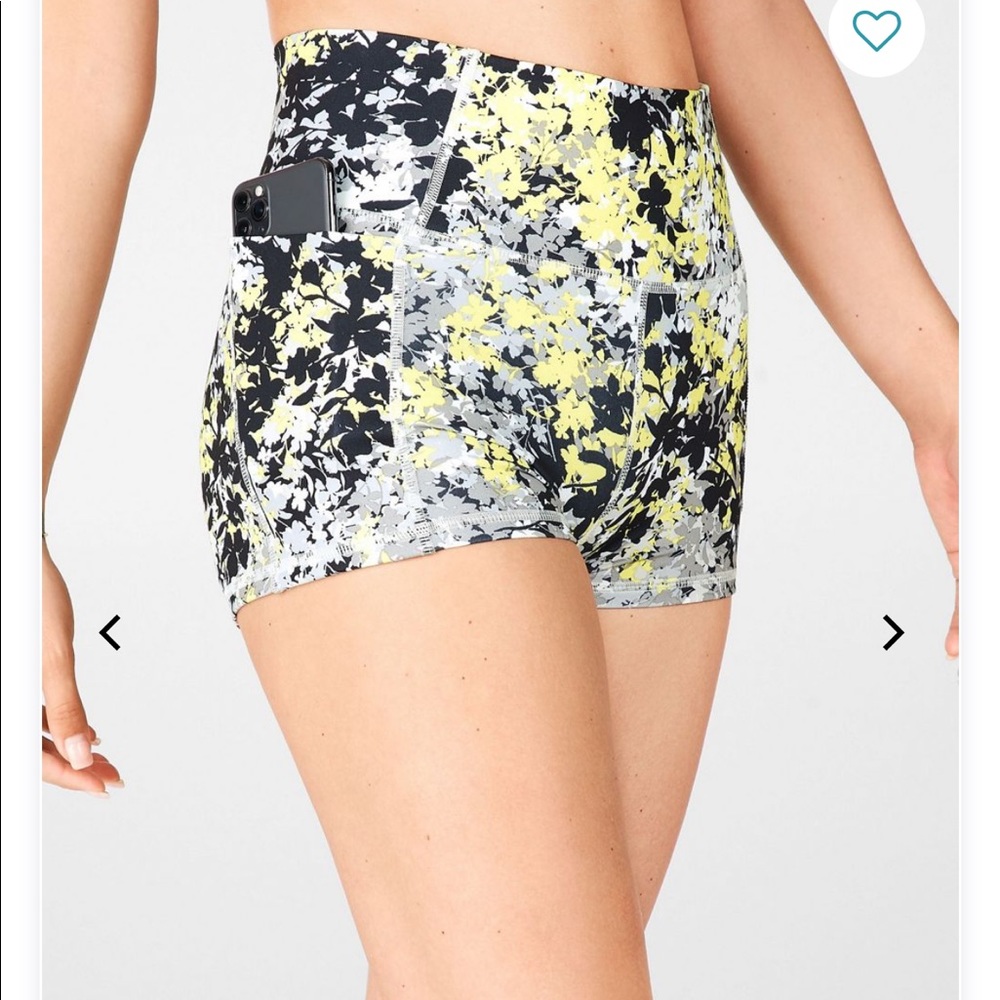 Fabletics Oasis High-Waisted Pocket Short 2 NWOT
